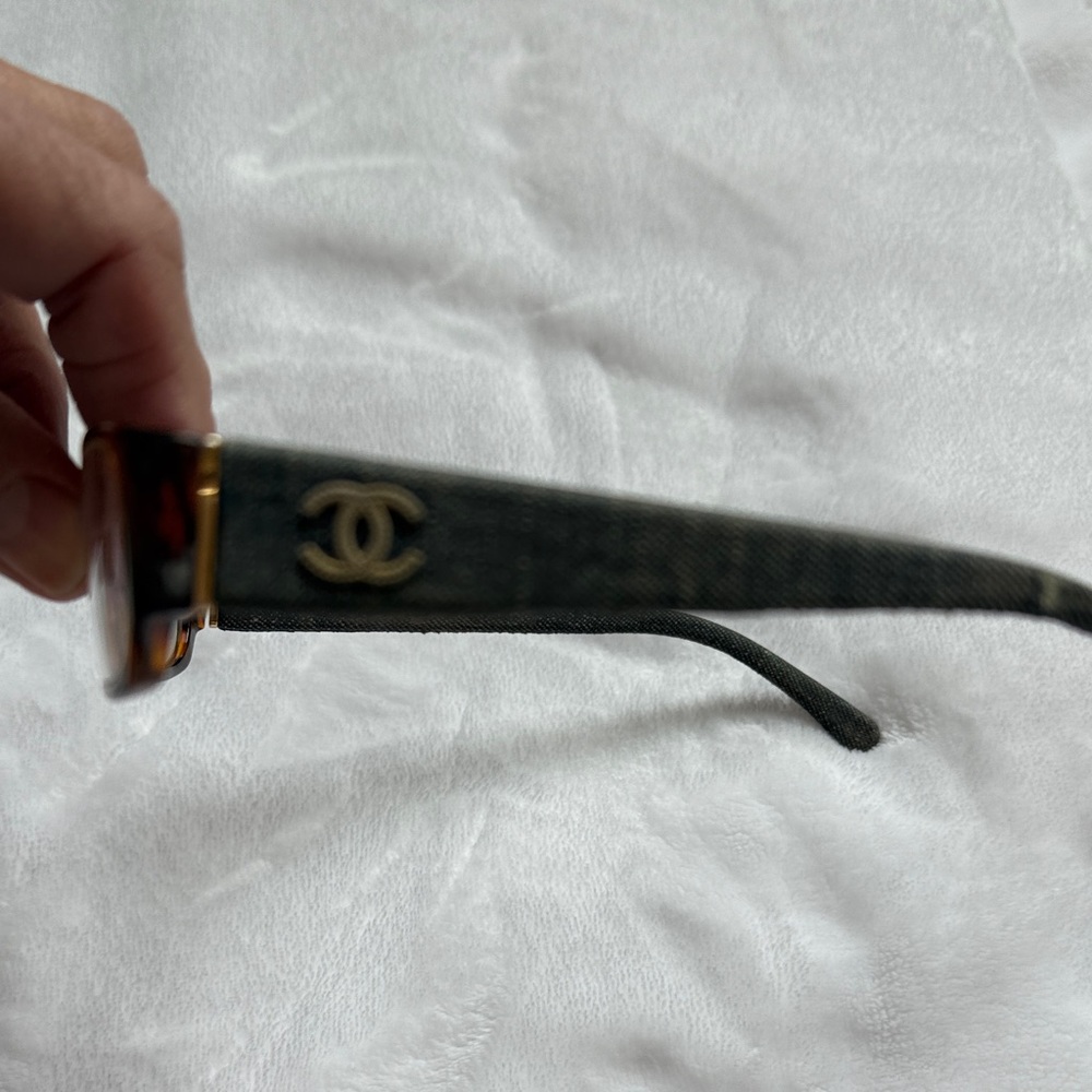 CHANEL Tortoiseshell brown and gold accent Glasses. Classic. - Picture 4 of 10